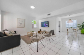 Spacious 2 Bedroom House House At Coral Way